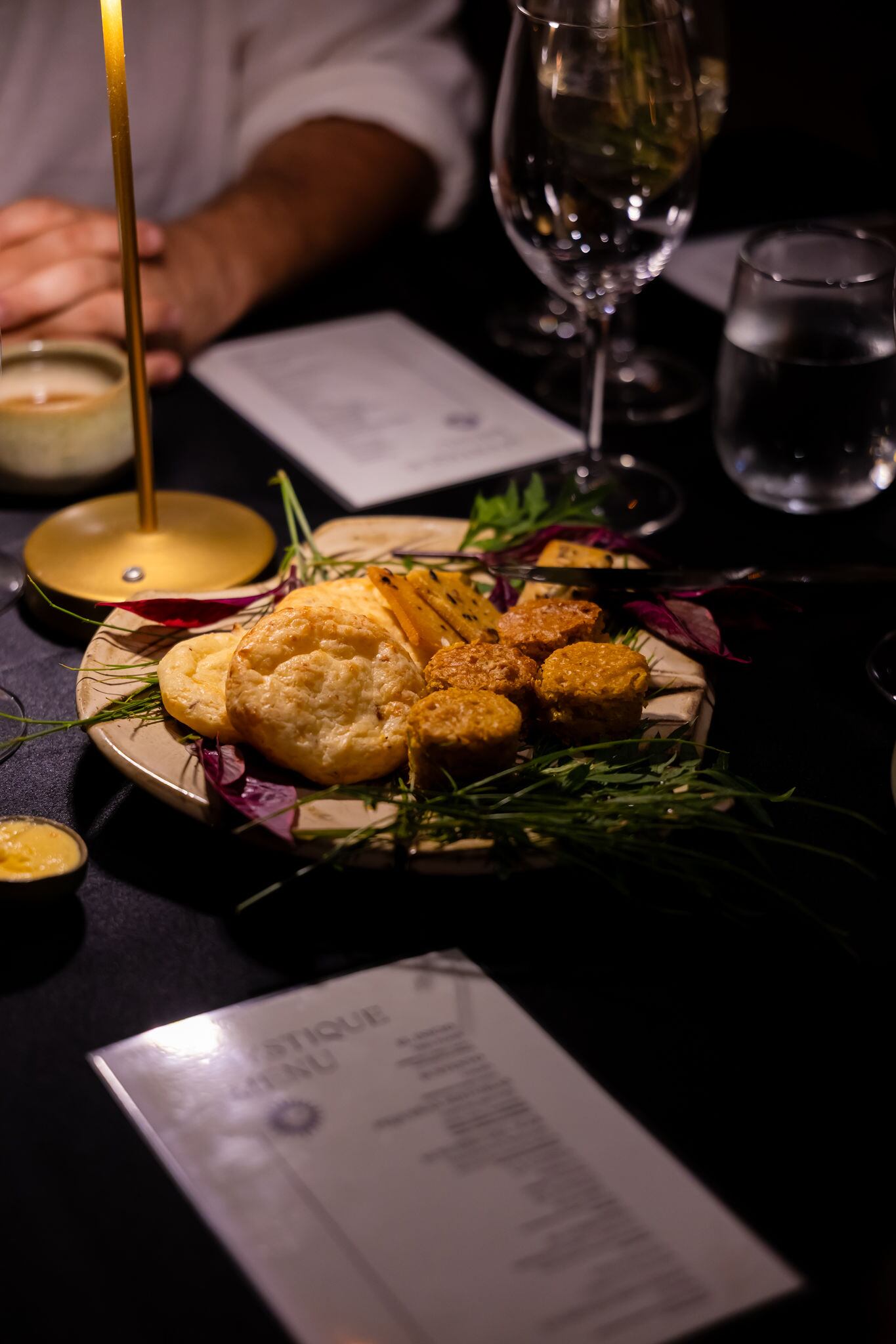 Mystique Rooftop ofrece menú de degustación en The Retreat, Atenas.