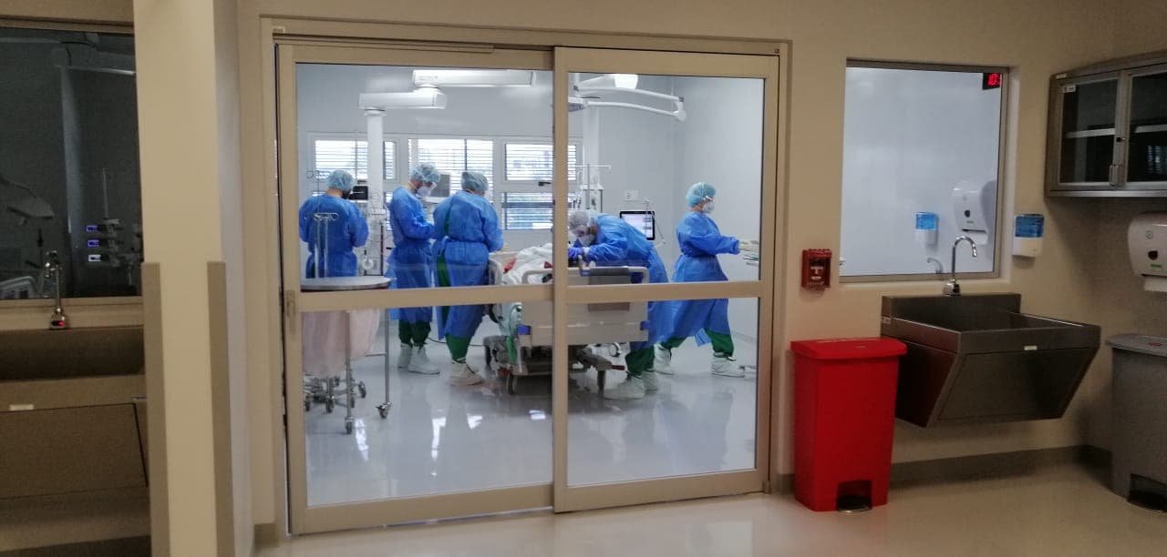Cubículos de cuidado intensivo en nueva torre quirúrgica del Hospital México, que serán utilizados para enfermos covid debido al repunte de casos y a la saturación de hospitales. Foto: CCSS