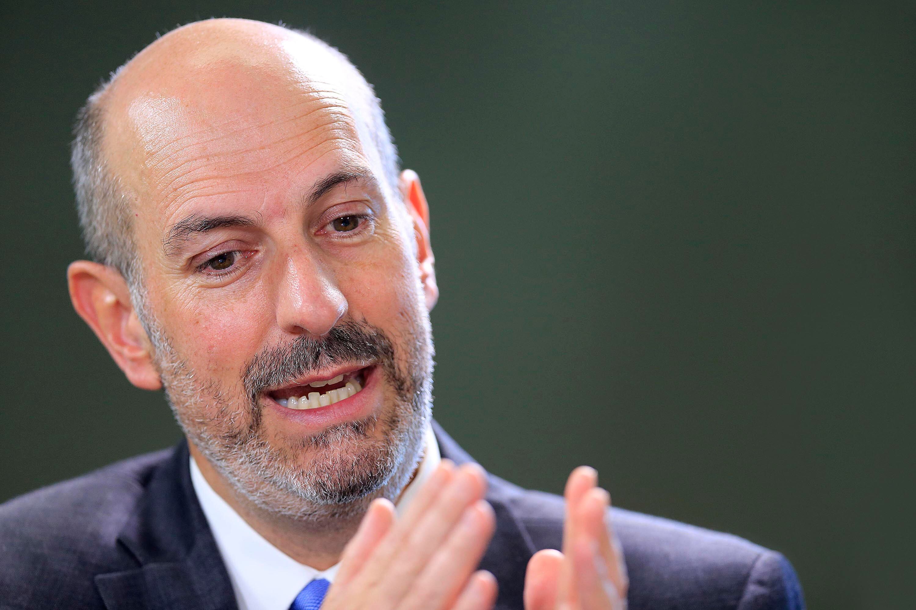 Rodrigo Cubero, economista y expresidente del Banco Central, hablando durante una entrevista.