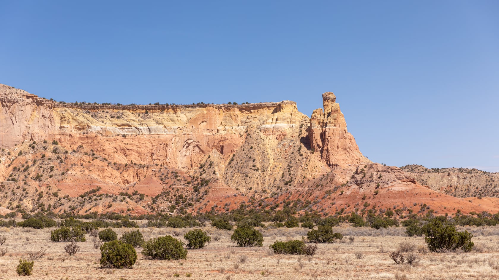 El supuesto lago de sangre en Nuevo México causó revuelo en redes, pero su color rojo se debió a la oxidación de escoria volcánica.