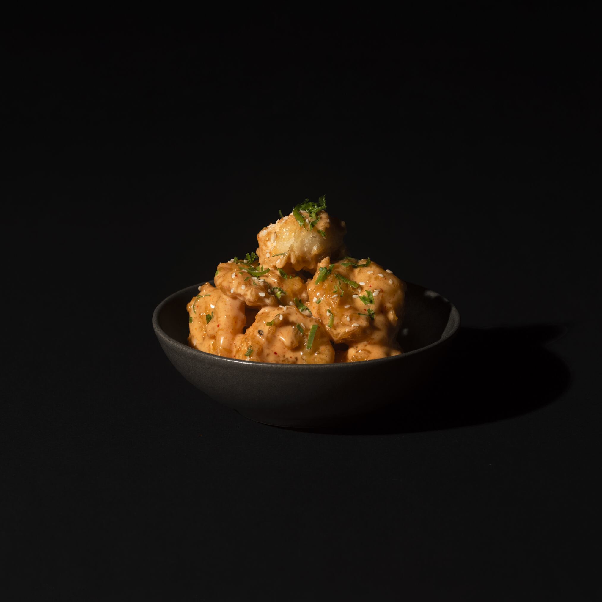 Camarones roca, camarones tempura bañados en alioli picante en Kaiko Izakaya Sushi Bar.