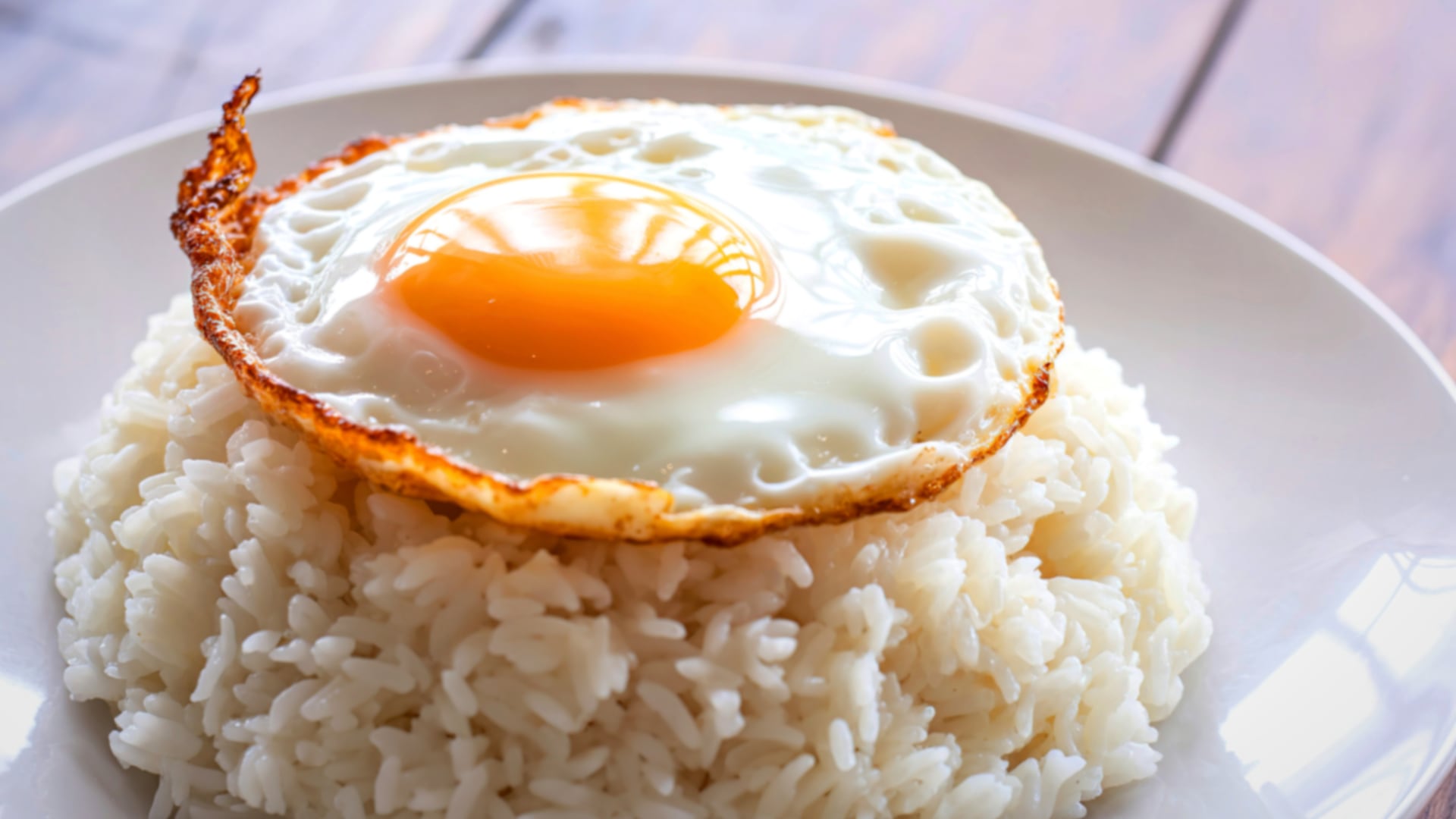 La ciencia nutricional demuestra que el arroz con huevo ofrece proteína completa y energía sostenida, con beneficios comparables y superiores a la carne roja.