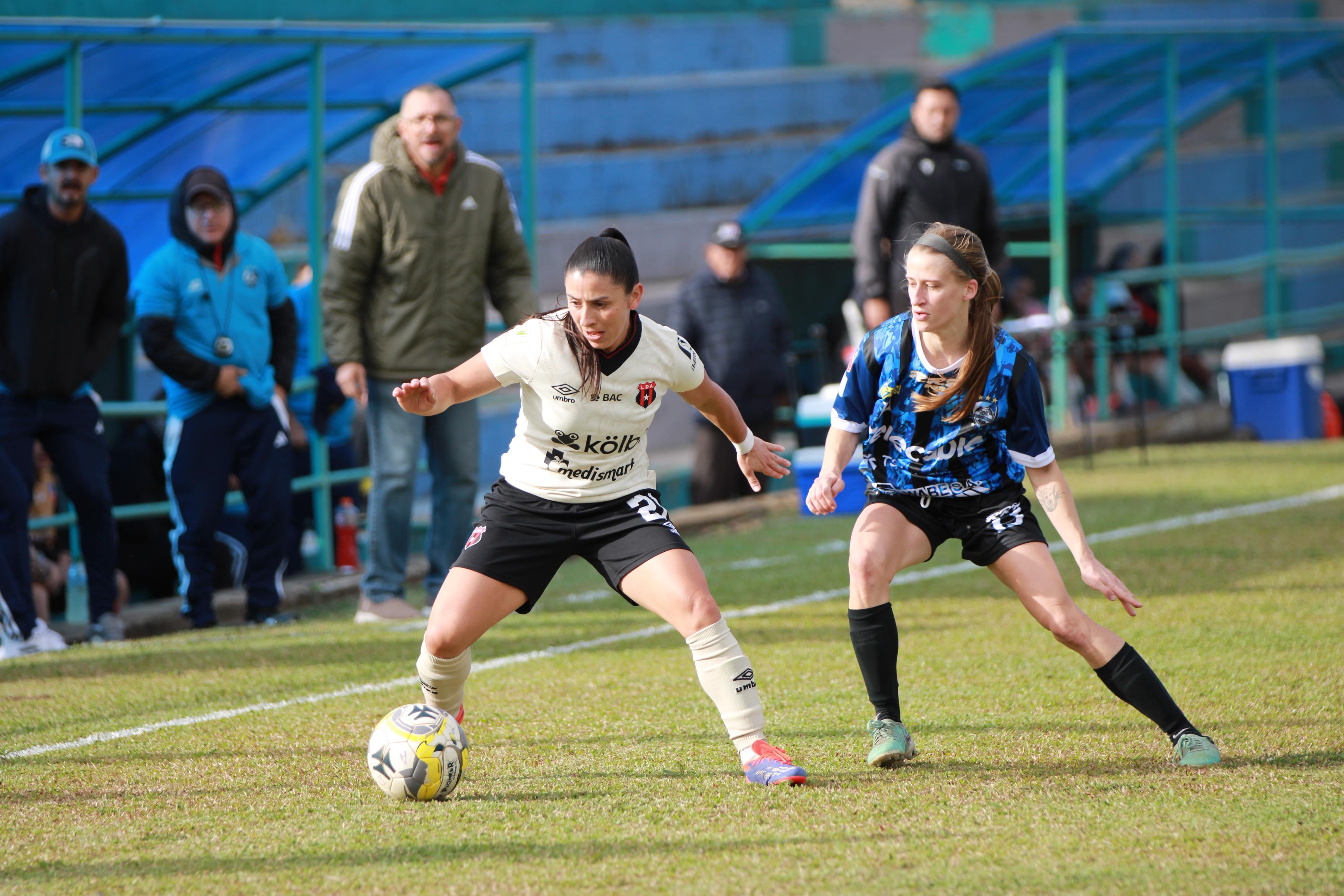 Lixy Rodríguez volvió a jugar con Liga Deportiva Alajuelense.