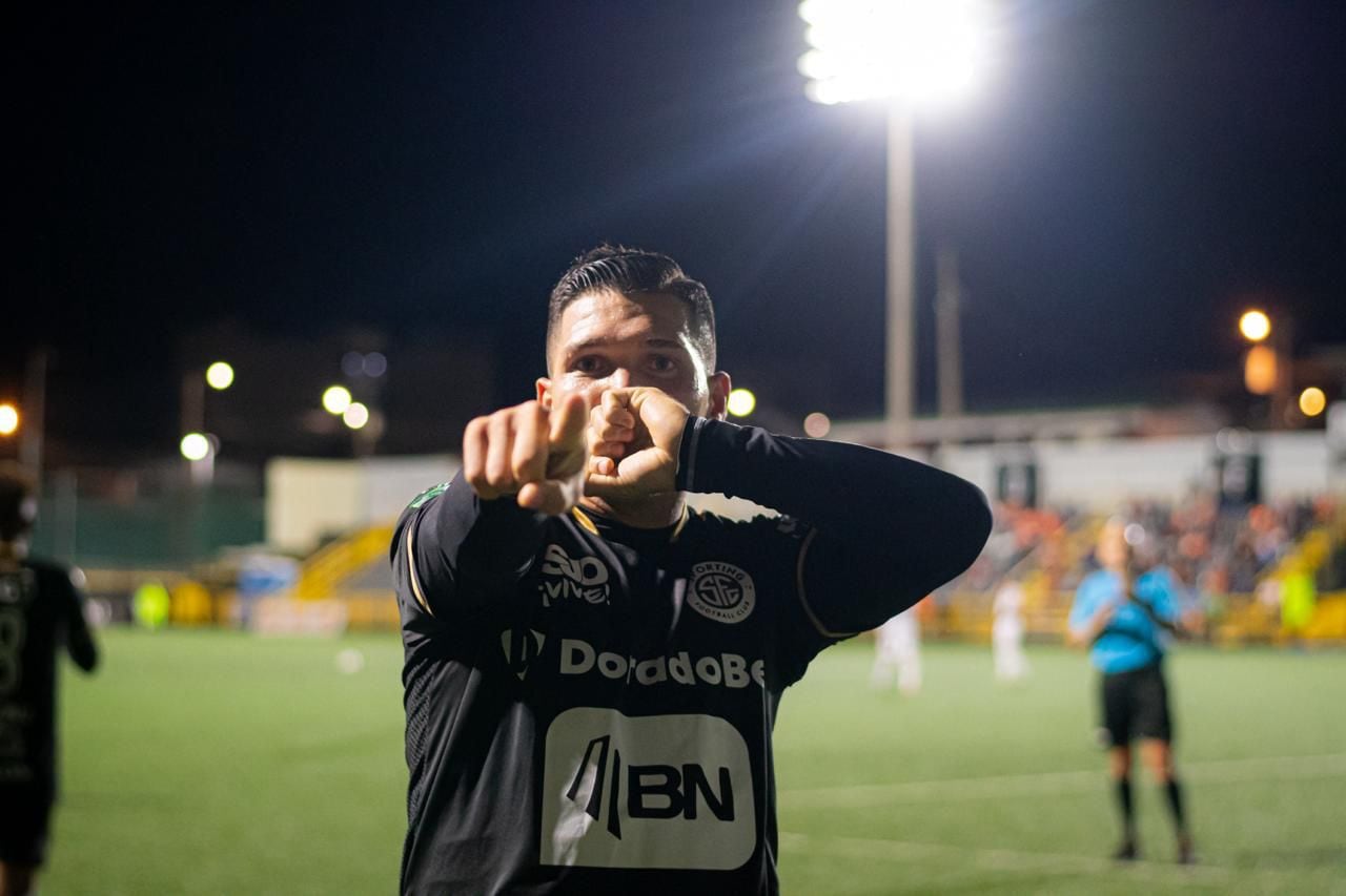 Steven Cárdenas entró de cambio ante Puntarenas FC y le dio el gane al Sporting FC en los últimos minutos del partido.