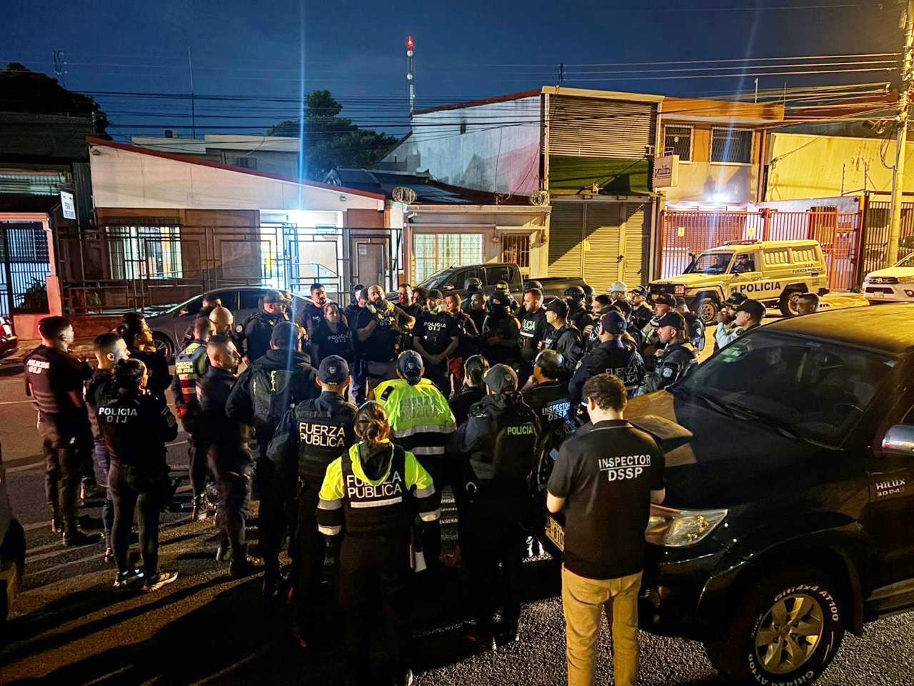El despliegue policial incluyó inspecciones en bares de La California para verificar la situación de agentes de seguridad privada y atender reportes sobre presuntas agresiones a clientes.