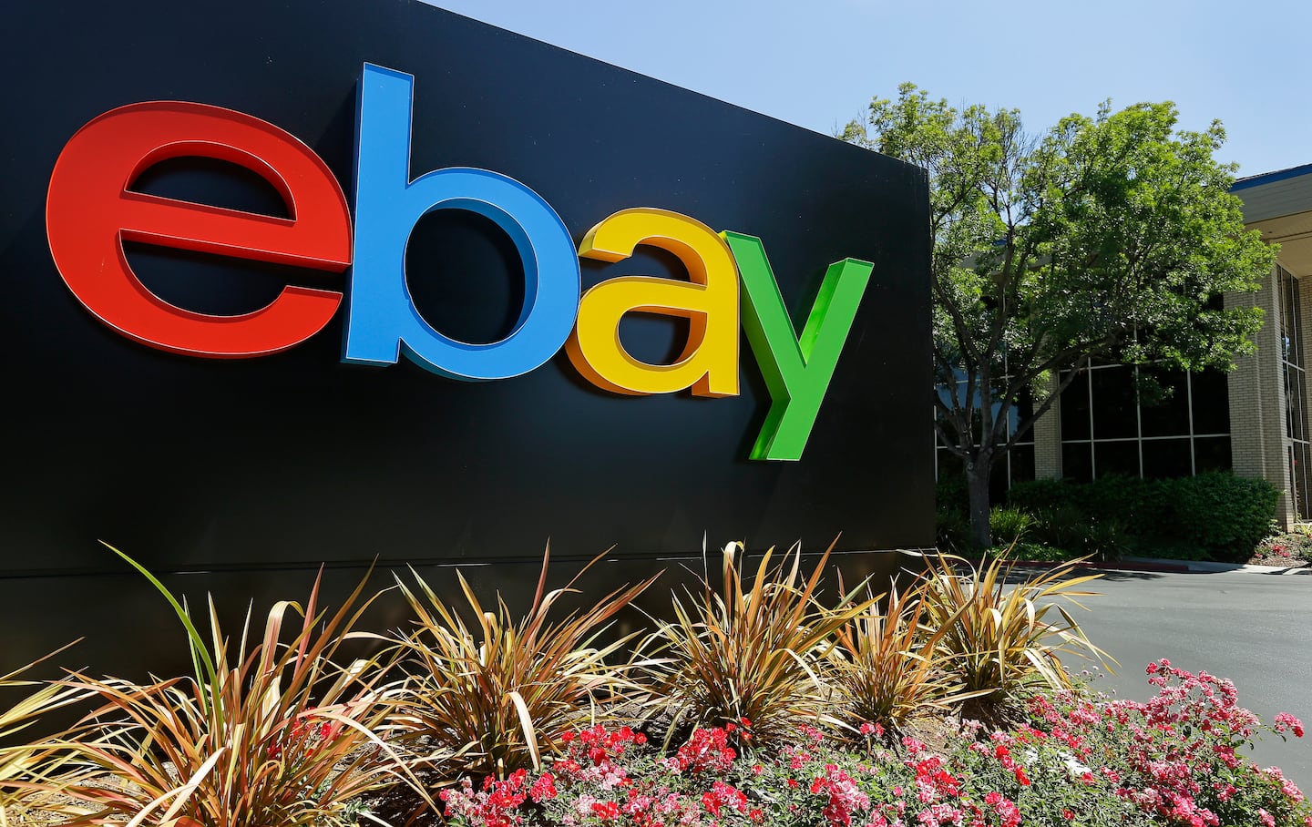 GameStop lanza una oferta de adquisición de $55.500 millones sobre eBay