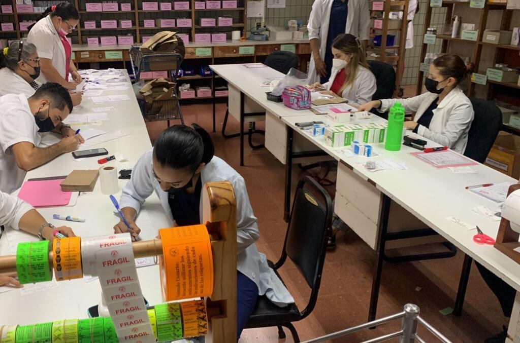 En el Hospital de San Carlos, debido al hackeo que sufrió la CCSS, en la farmacia se buscaron cuatro máquinas de escribir para poder hacer las etiquetas de las medicinas