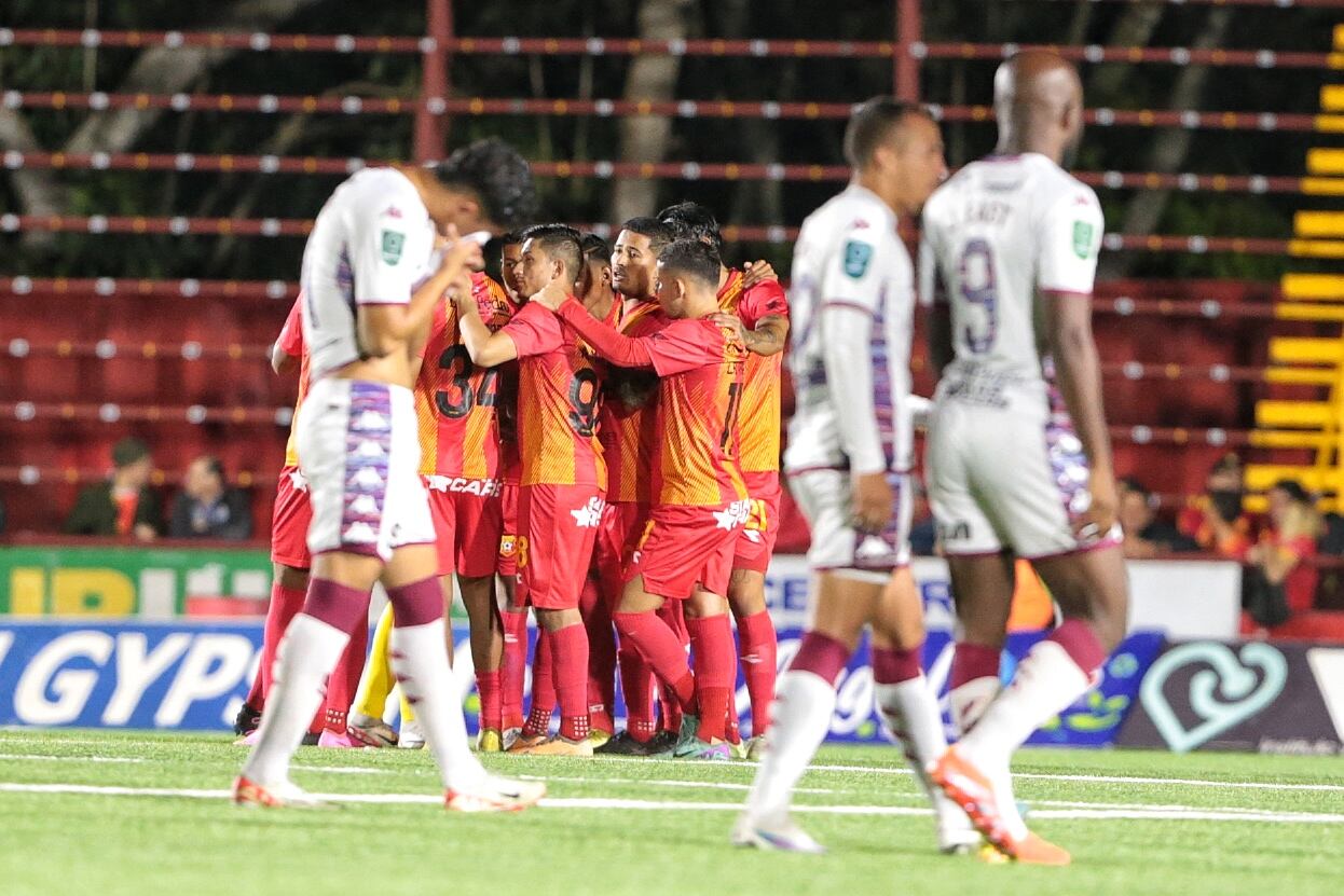 24/01/2024/ Juego entre el Club Sport Herediano vs Deportivo Saprissa por la jornada 4 del torneo clausura de la copa Promerica en el estadio Carlos Alvarado de Santa Bárbara de Heredia / Foto John Durán