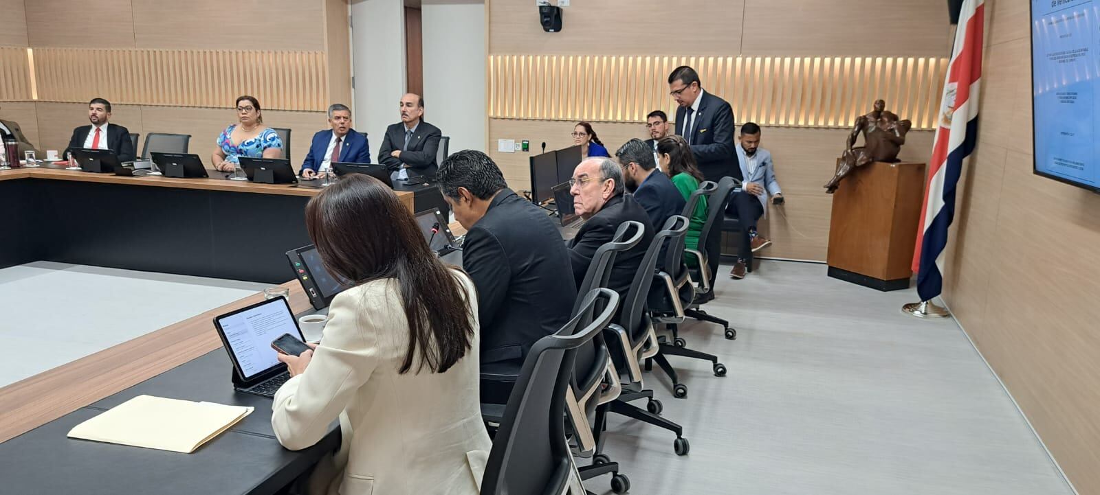 Por ahora, no hay acuerdo entre fracciones legislativas y Gobierno sobre la rebaja al marchamo.