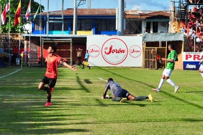 Dariel Castillo anotó el segundo gol de Puntarenas