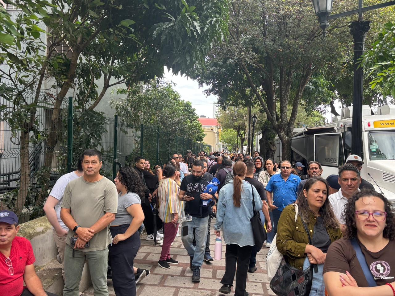 Miles de personas han llegado al TSE para solicitar la reposición de su cédula de identidad, requisito indispensable para votar.