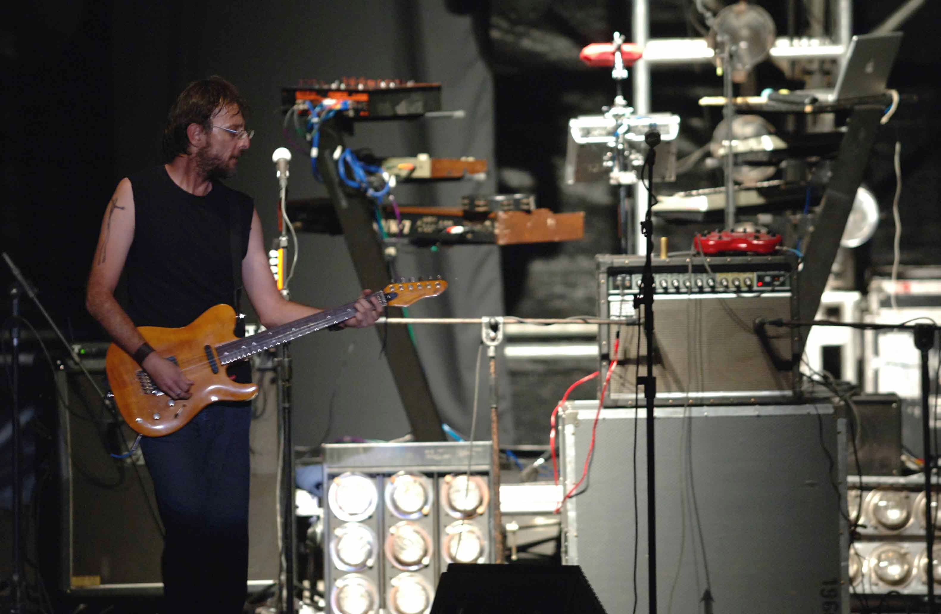 Concierto con Gustavo Cerati exvocalista del grupo de rock argentino Soda Stereo, en el Palacio de los Deportes en Heredia, como parte de su gira internacional Ah Vamos, el martes 8 de mayo a las 8pm.
Fotografa : Jose Daz.