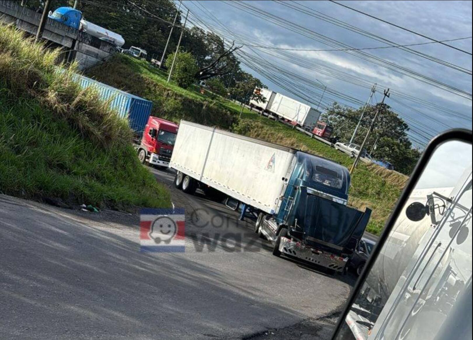 Detalle del congestionamiento en el sector aledaño al Monumento del Agua en San José. Fotografía: