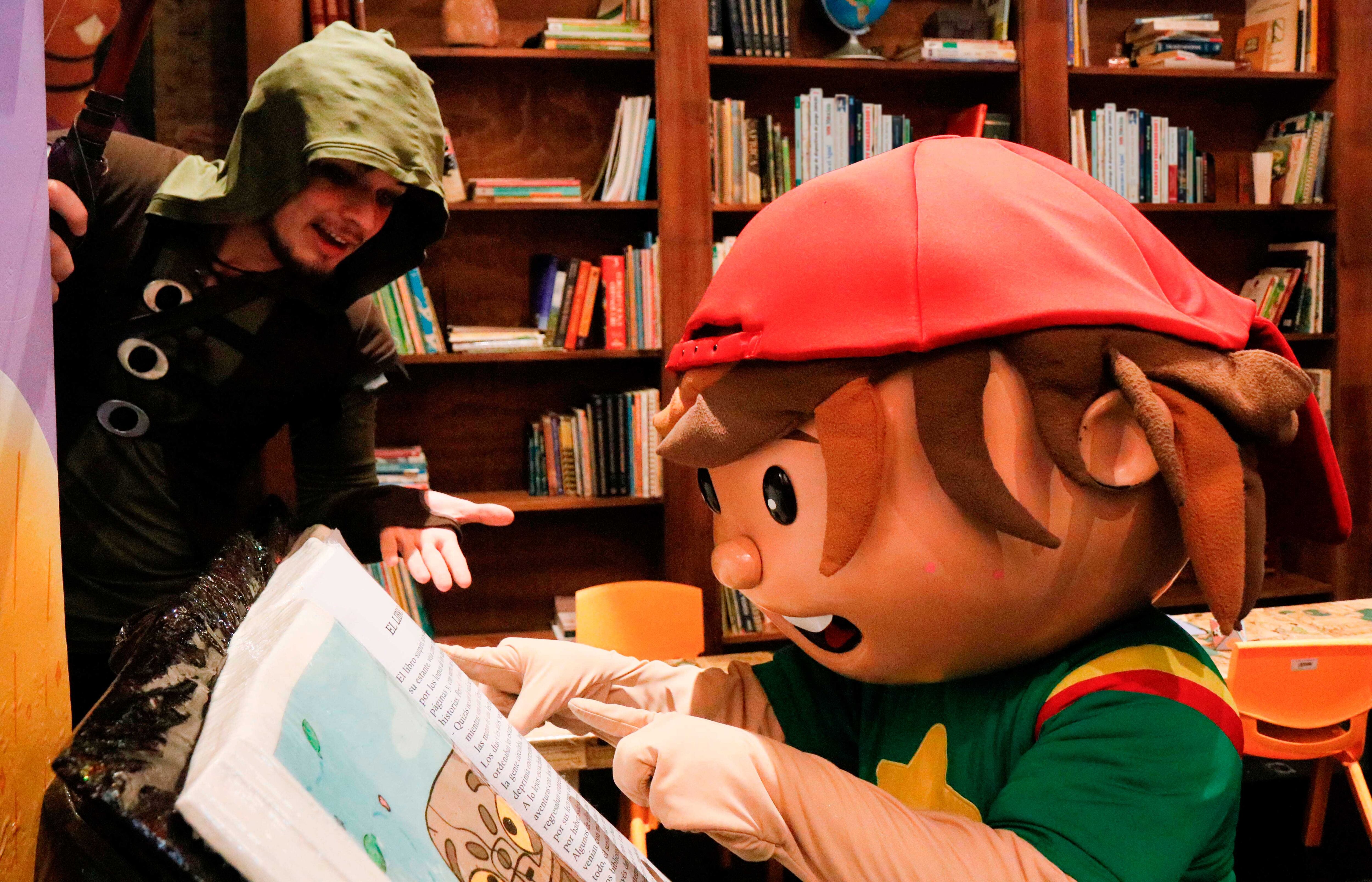 Las estaciones interactivas permiten crear cómics, inventar historias y participar en lecturas grupales.