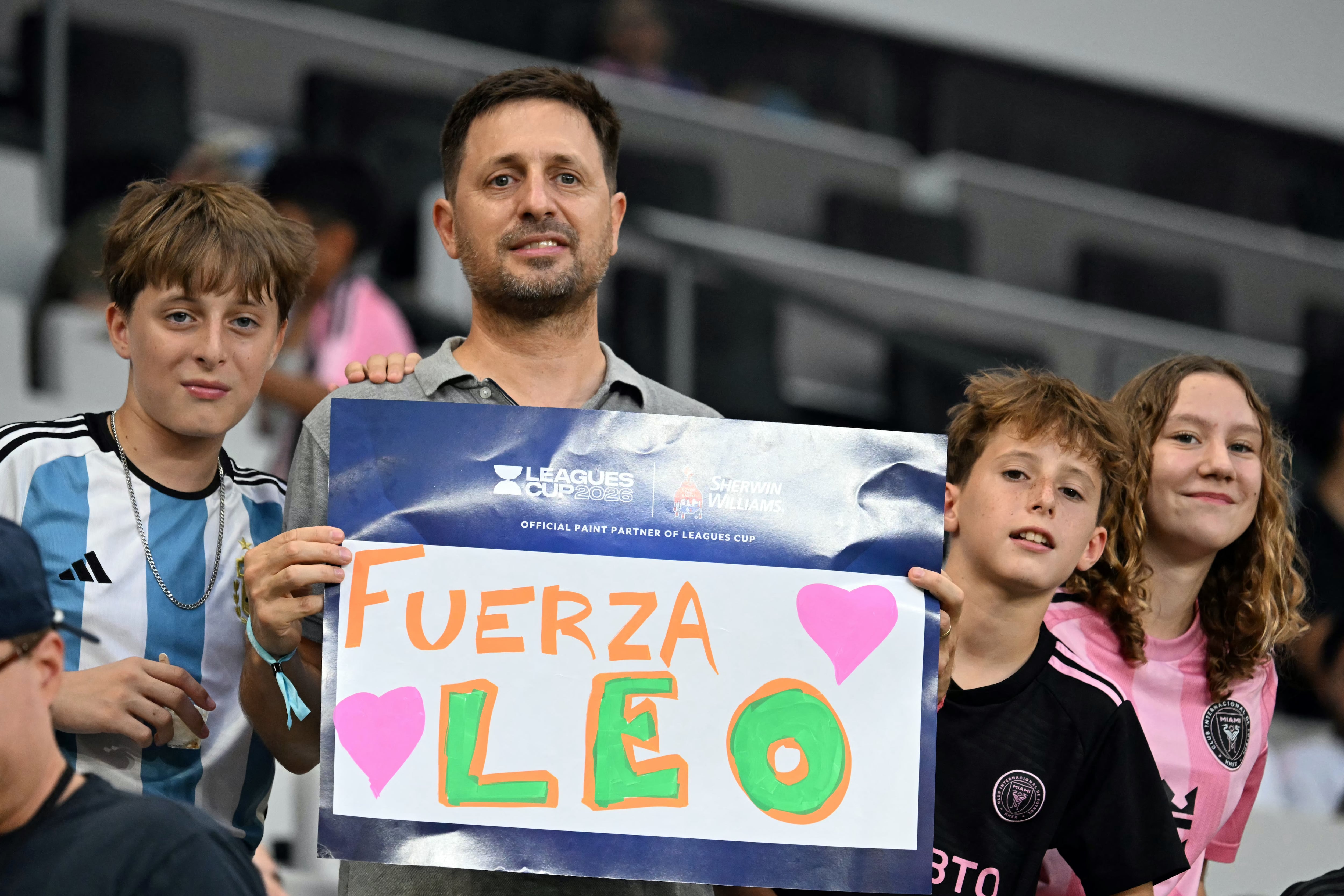 Los aficionados del Inter Miami también mostraron su solidaridad con Lionel Messi por la muerte de su padre, durante el partido ante el Monterrey del sábado por la Leagues Cup.