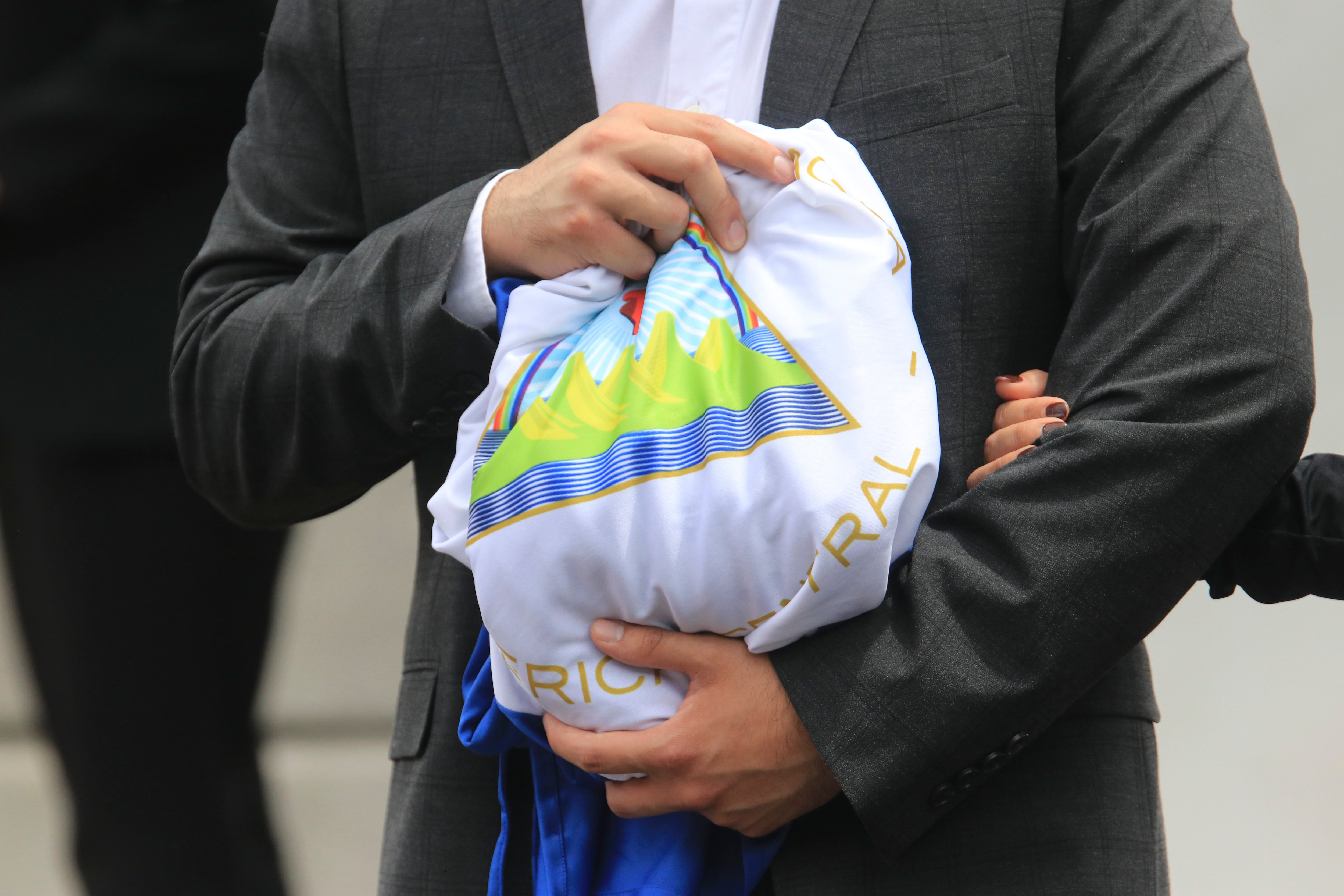 22 de junio 2025
San José, Iglesia de las Ánimas
Funeral del exmilitar nicaragüense Roberto Samcam quien vivió exiliado en Costa Rica desde 2018.
Fotografía: Jonathan Jiménez Flores