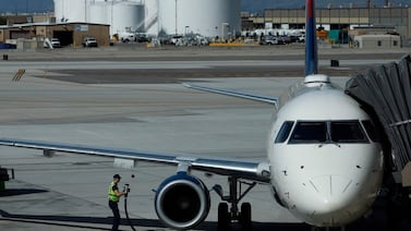 Viajar barato se complica: aerolíneas ‘low cost’ cancelan vuelos por combustible