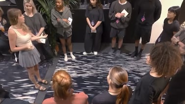 Taylor Swift sorprendió a cada integrante de su personal con un bono de $100.000: el momento quedó en video