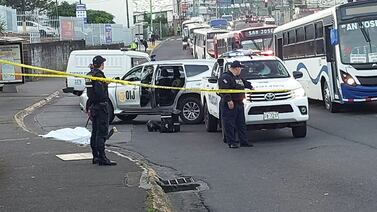 Hombre muere baleado frente a parada de buses en San Sebastián: esta es la posible causa del crimen