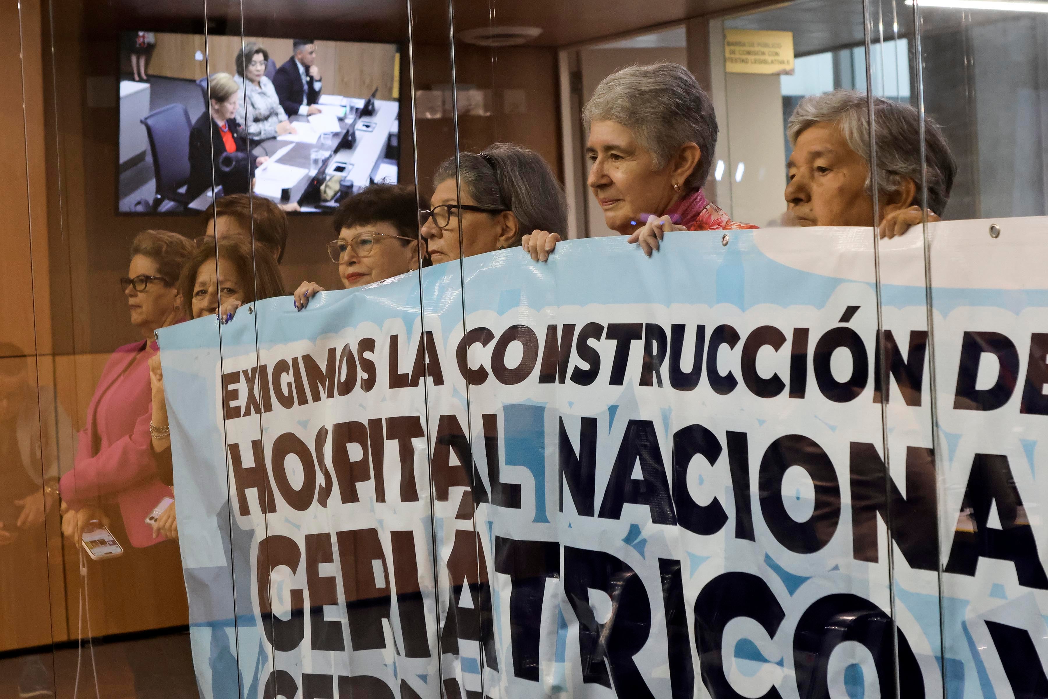 Comparecencia de la presidenta ejecutiva de la Caja Costarricense de Seguro Social (CCSS), con respecto a la construcción de un nuevo Hospital Geriátrico