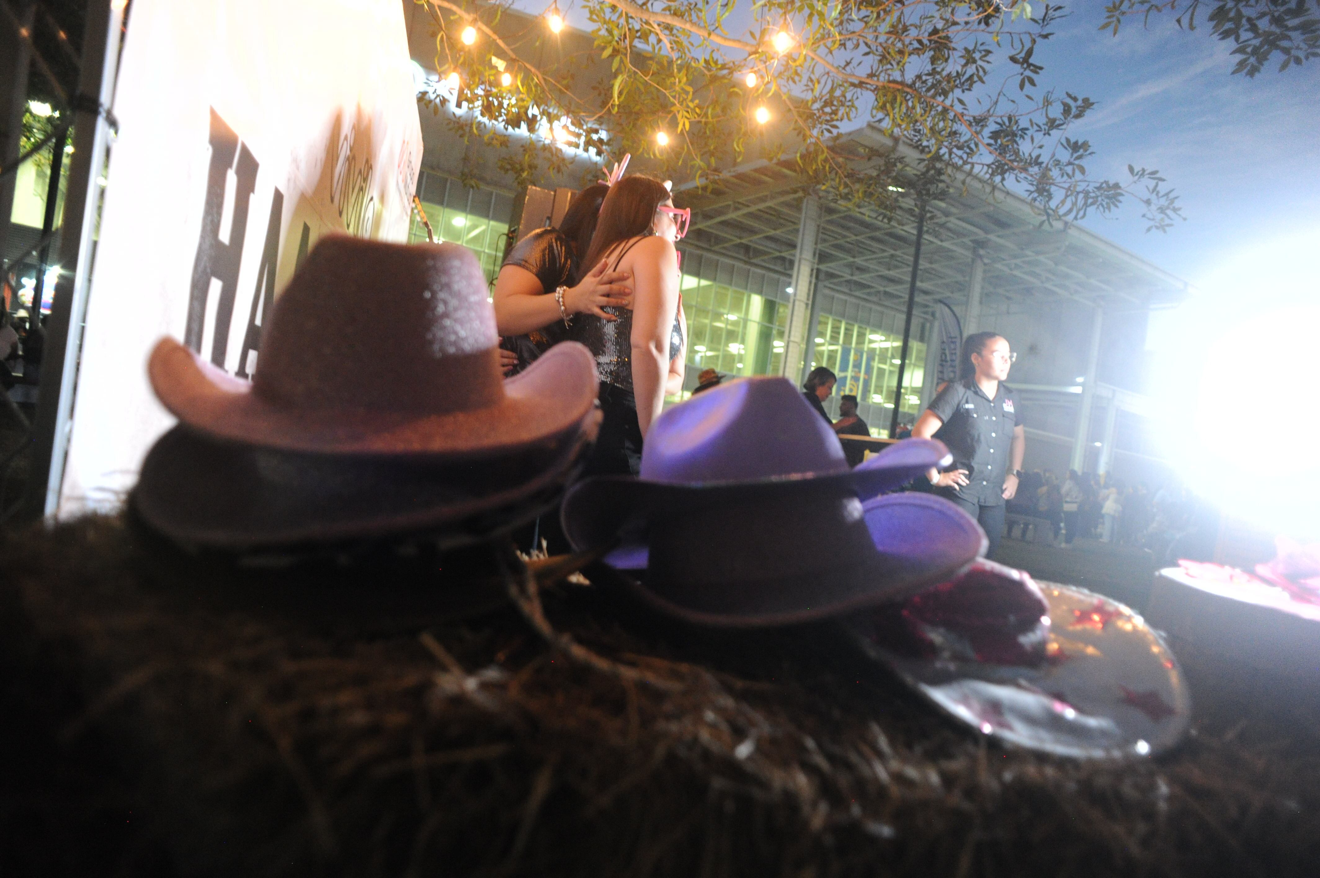 Imágenes de las fans de Ha-Ash previo al concierto en Costa Rica.