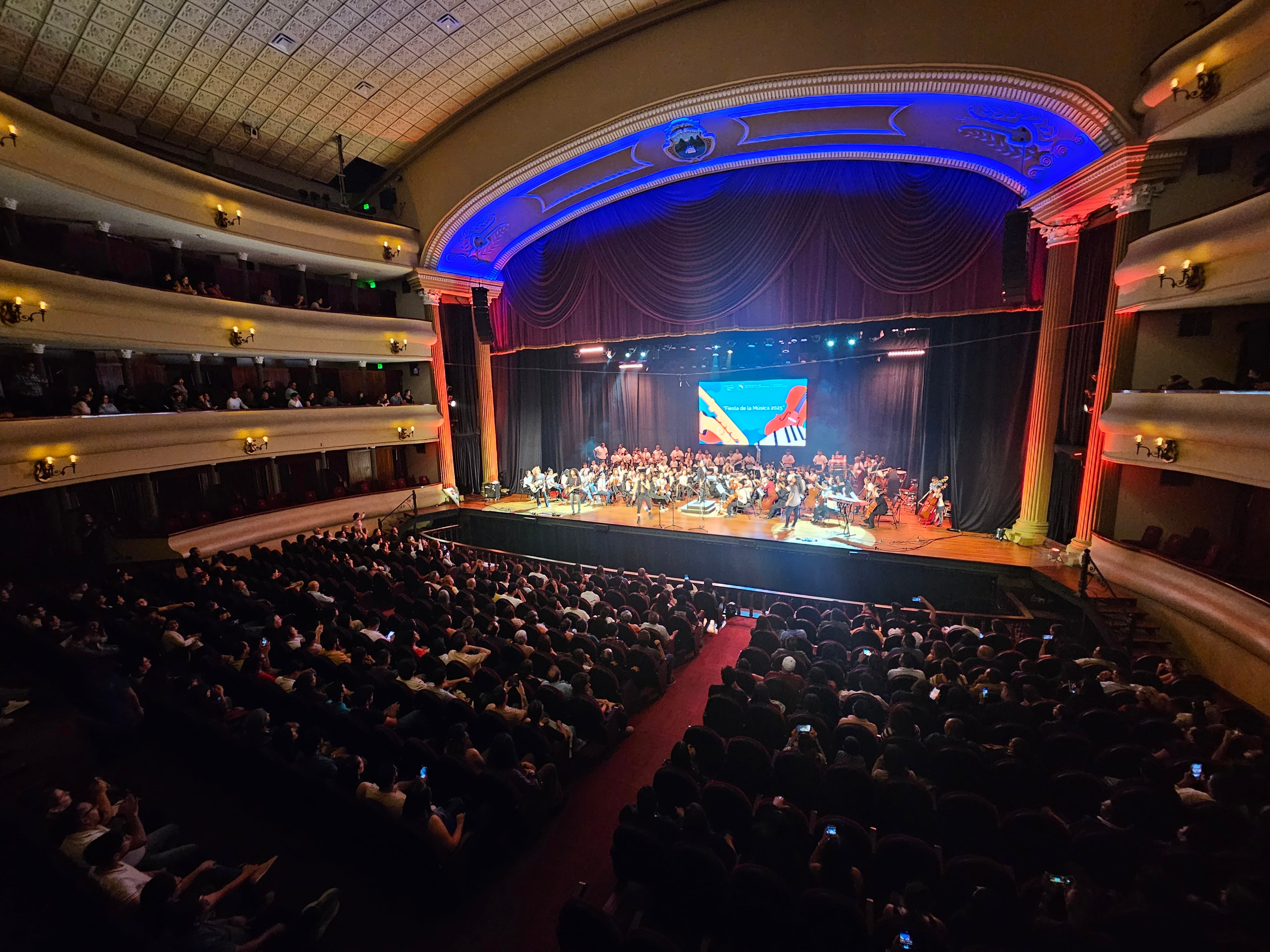 Junio, 2025: Concierto 'Rock Sinfónico' de la Fundación Sifais, en el Teatro Melico Salazar