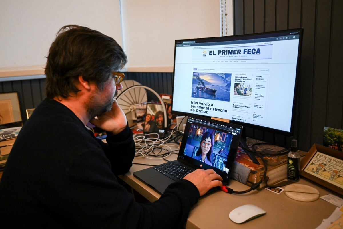 Santiago Siri, creador de «El Primer Feca» («café» escrito al revés), un medio de comunicación argentino producido íntegramente mediante inteligencia artificial.