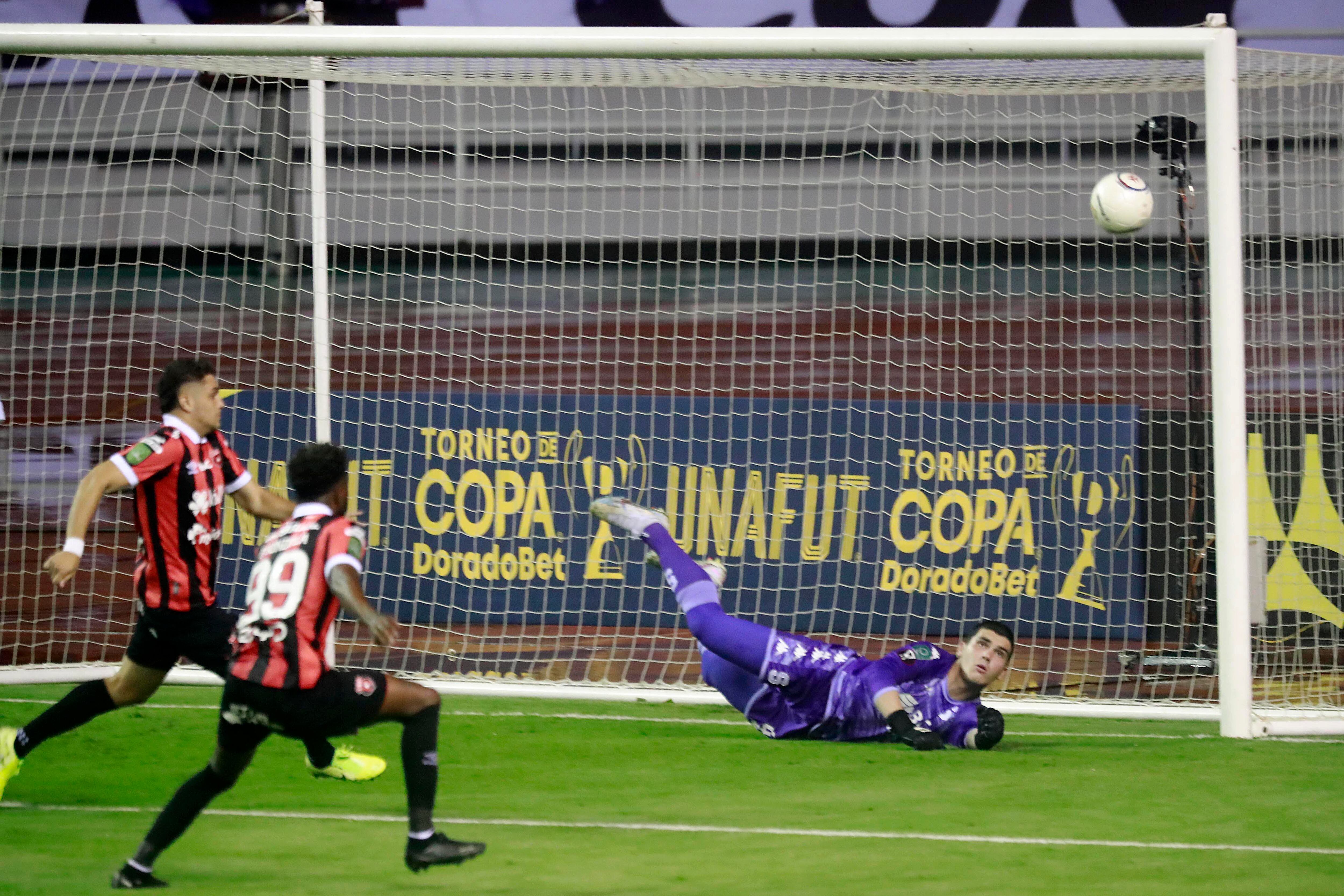 18/11/2023 Estadio Nacional, La Sabana. La Liga Deportiva Alajuelense y el Deportivo Saprissa se enfrentaron este sábado en una nueva edición del Clásico Nacional. Se dio en la final del Torneo de Copa, a estadio casi lleno, con la presencia de las dos aficiones más grandes del país.