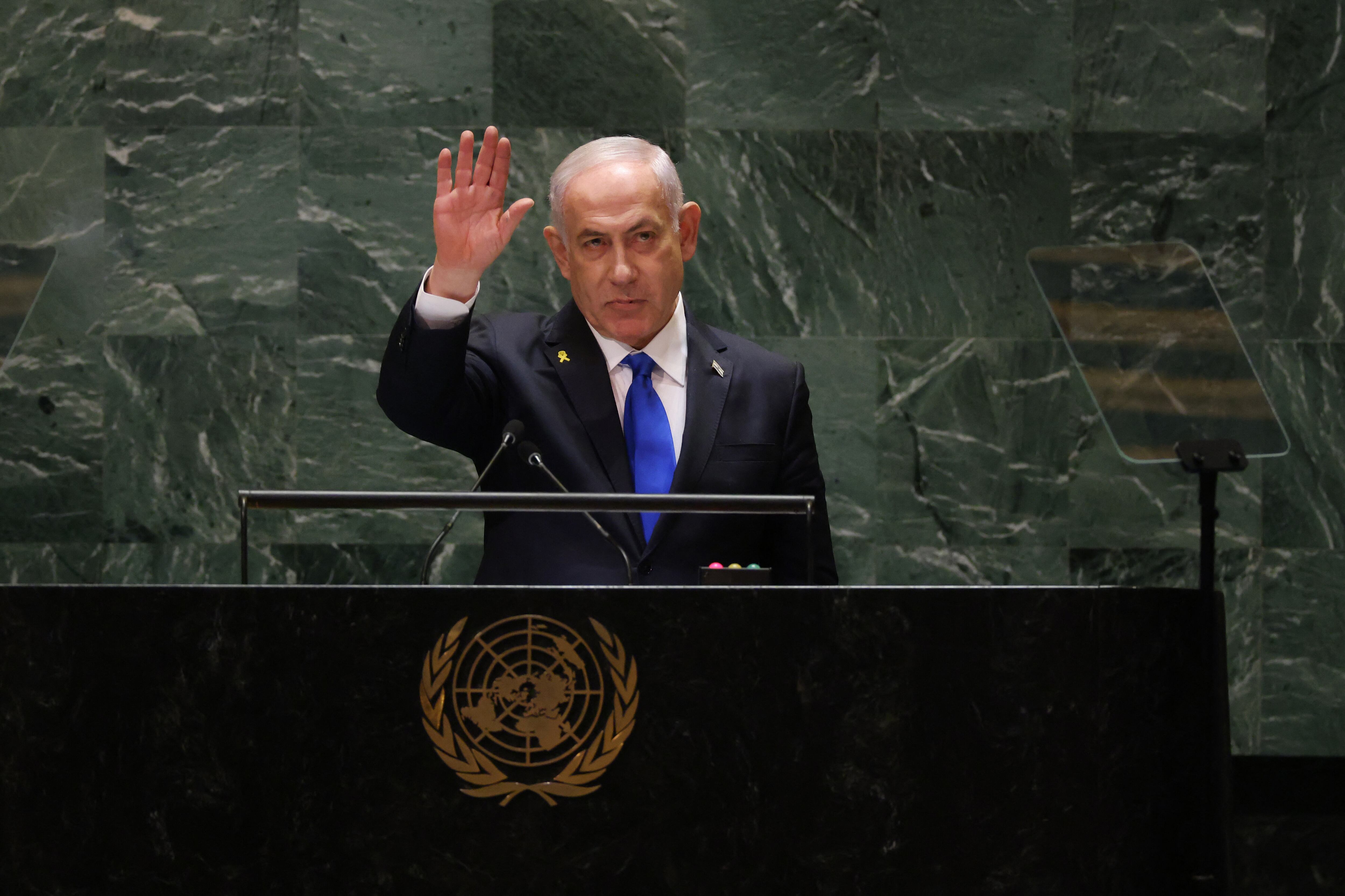 El primer ministro israelí, Benjamin Netanyahu, dijo el viernes en la ONU que las operaciones contra Hezbolá continuarán, lo que frena las esperanzas de una tregua de 21 días propuesta por Francia y Estados Unidos esta semana. Foto de Charly TRIBALLEAU / AFP