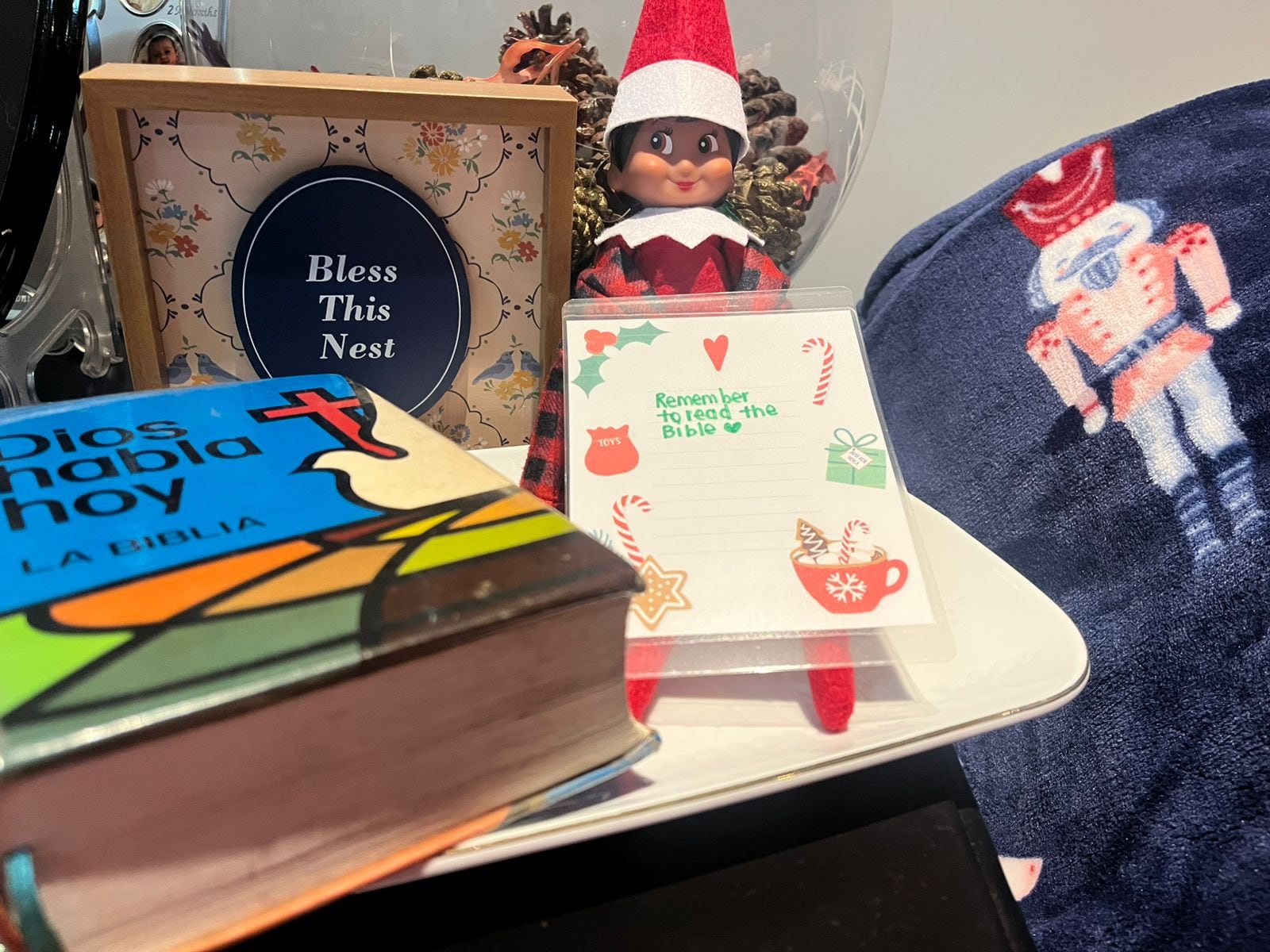 Especialistas recomiendan usar el Elf on the Shelf como un recurso de juego, conexión y refuerzo de valores, no desde el miedo o el castigo.