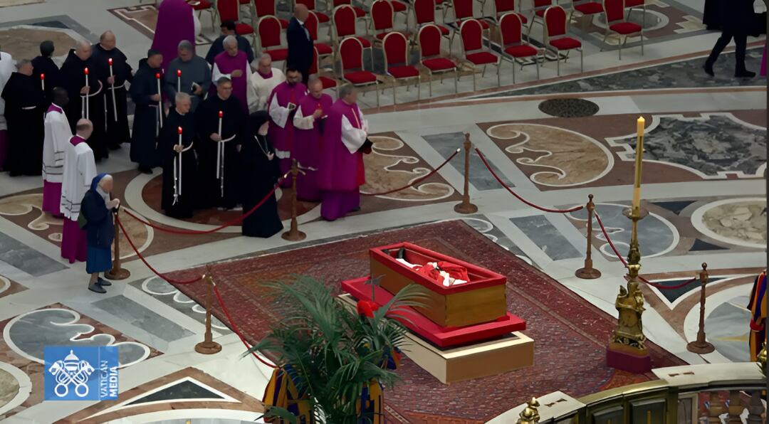 Sor Geneviève Jeanningros, la monja amiga del papa Francisco que rompió el protocolo