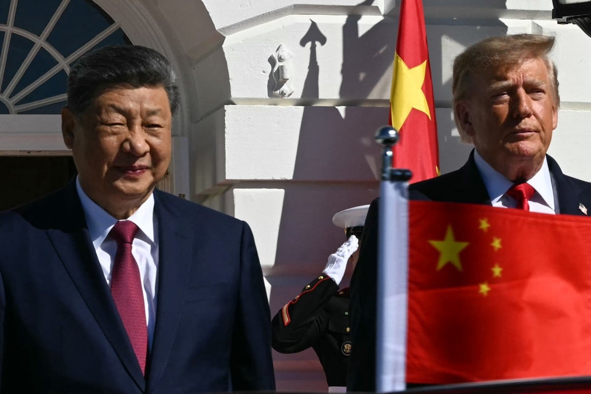El presidente de Estados Unidos, Donald Trump, se encuentra junto al presidente de China, Xi Jinping, durante la llegada de Xi al Pórtico Sur de la Casa Blanca, en Washington, D. C., el 25 de septiembre de 2026.