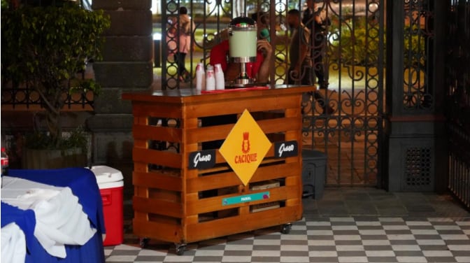 Asesora jurídica del Teatro Nacional advierte por "exposición de marcas de licores".