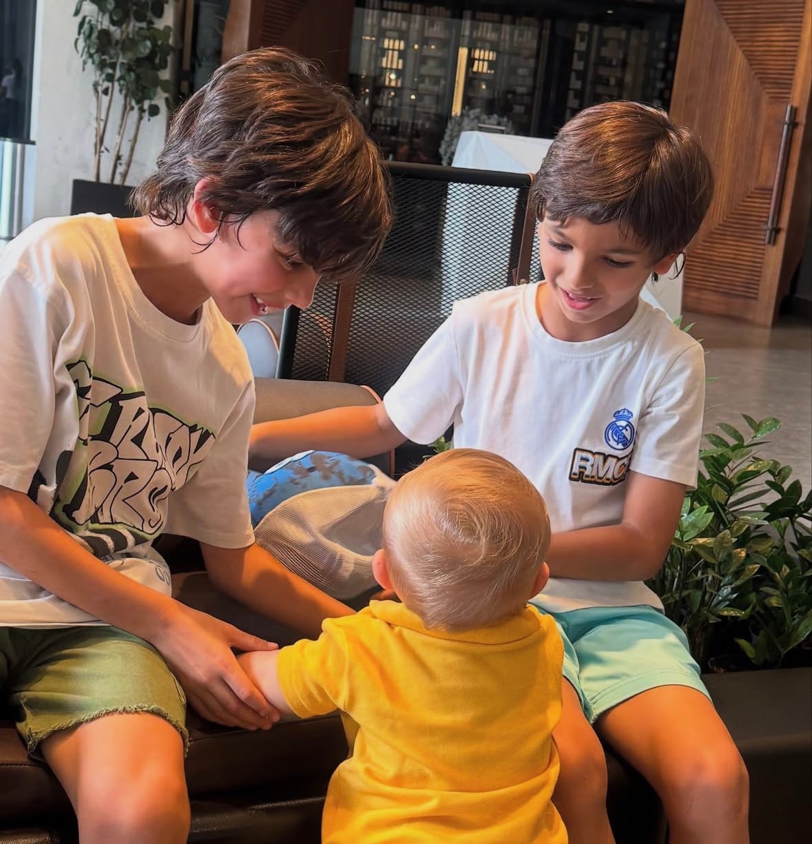 A Carolina Jaikel le encanta ver la complicidad y el amor entre los primos Benjamín, Leonardo y Bautista.