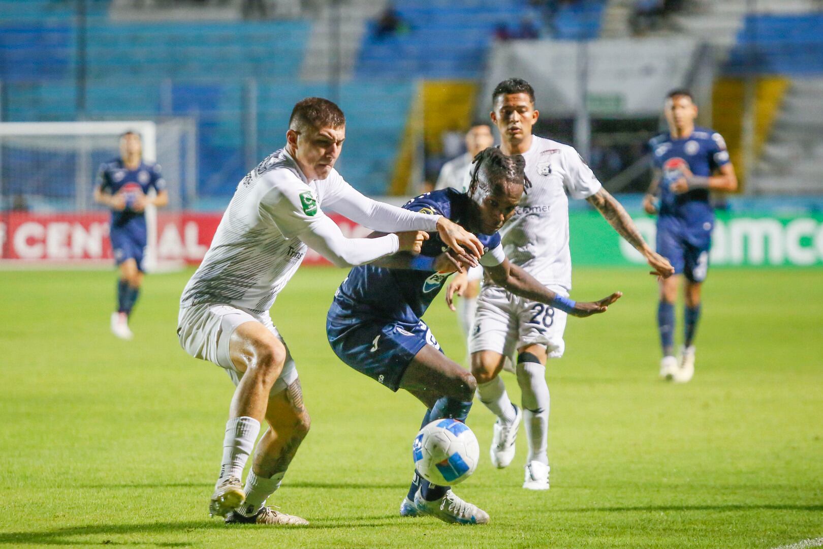 Román Castillo y Fernán Faerron protagonizarán otro duelo particular en el pulso entre Herediano y Motagua, en la Copa Centroamericana de Concacaf.