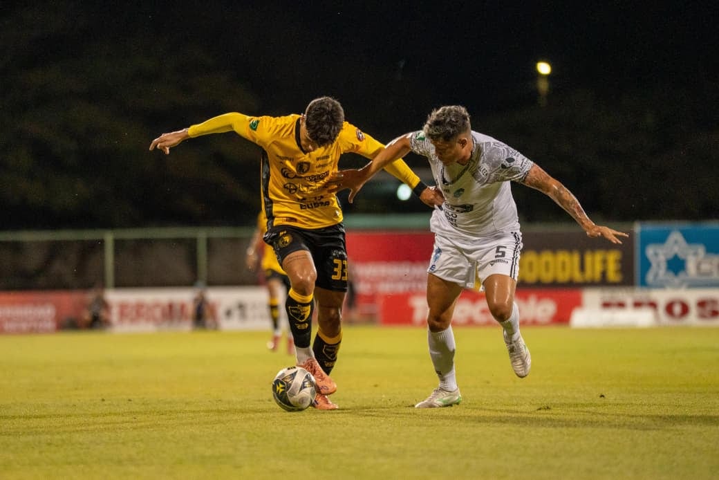 Fernando Lesme estuvo muy activo en ofensiva de Liberia, al final logró marcar para igualar ante Pérez Zeledón.