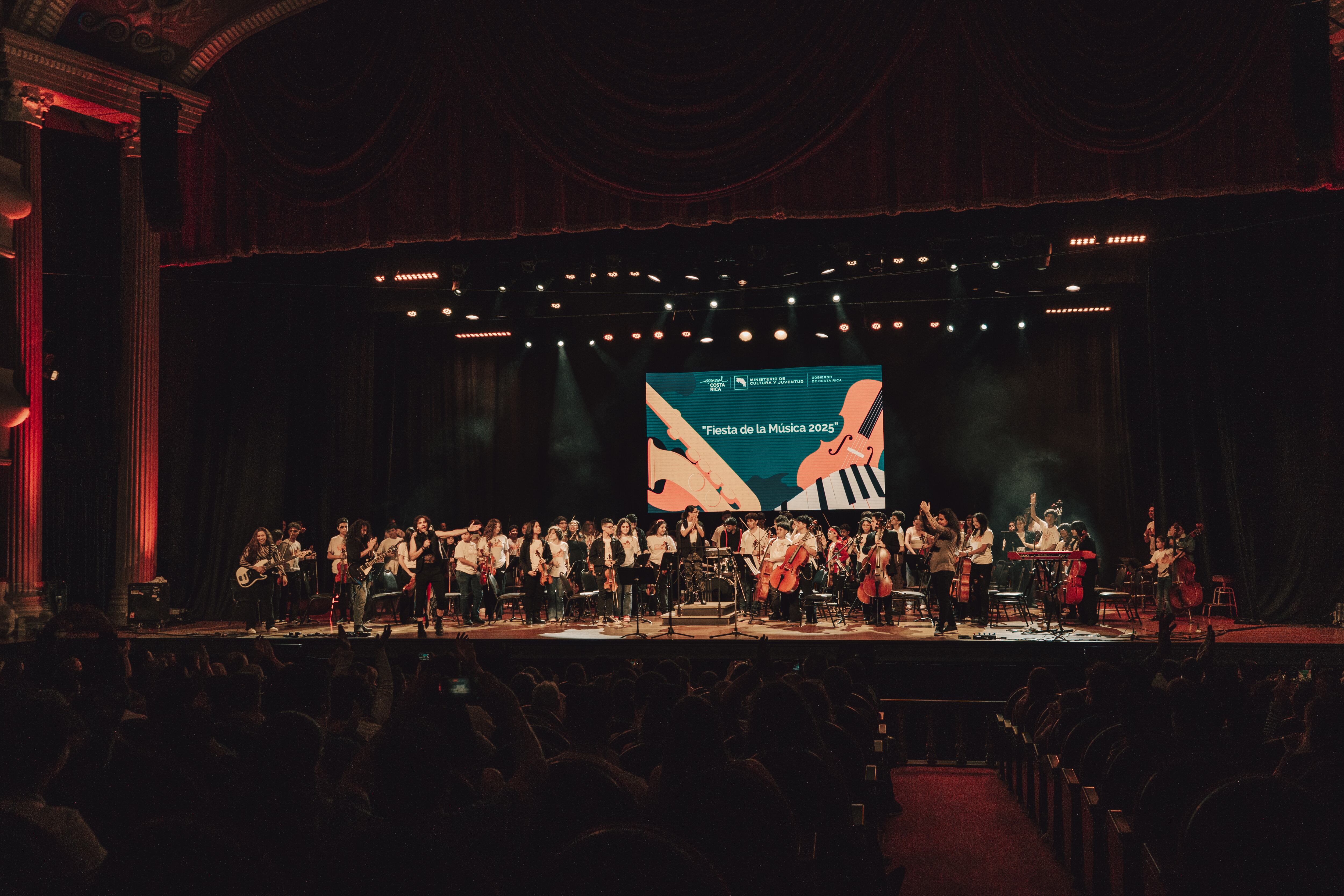 Junio, 2025: Concierto 'Rock Sinfónico' de la Fundación Sifais, en el Teatro Melico Salazar