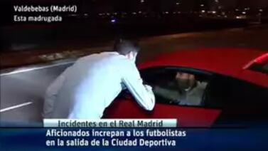 Aficionados golpearon vehículos de Gareth Bale y Jesé Rodríguez