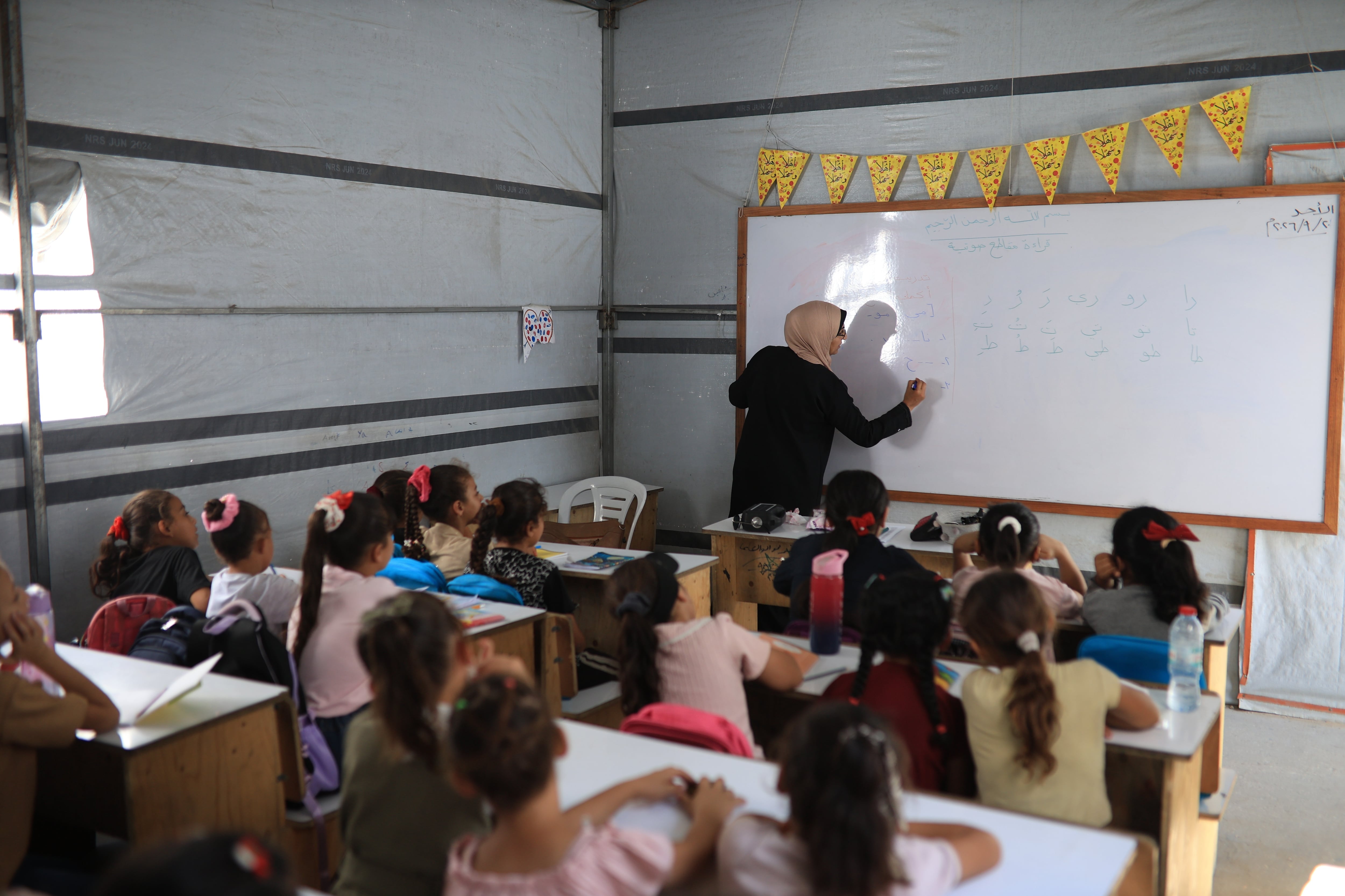 Foto de archivo remitida por Unicef a propósito de la reanudación de clases en la Franja de Gaza después de tres años de bombardeos de Israel.