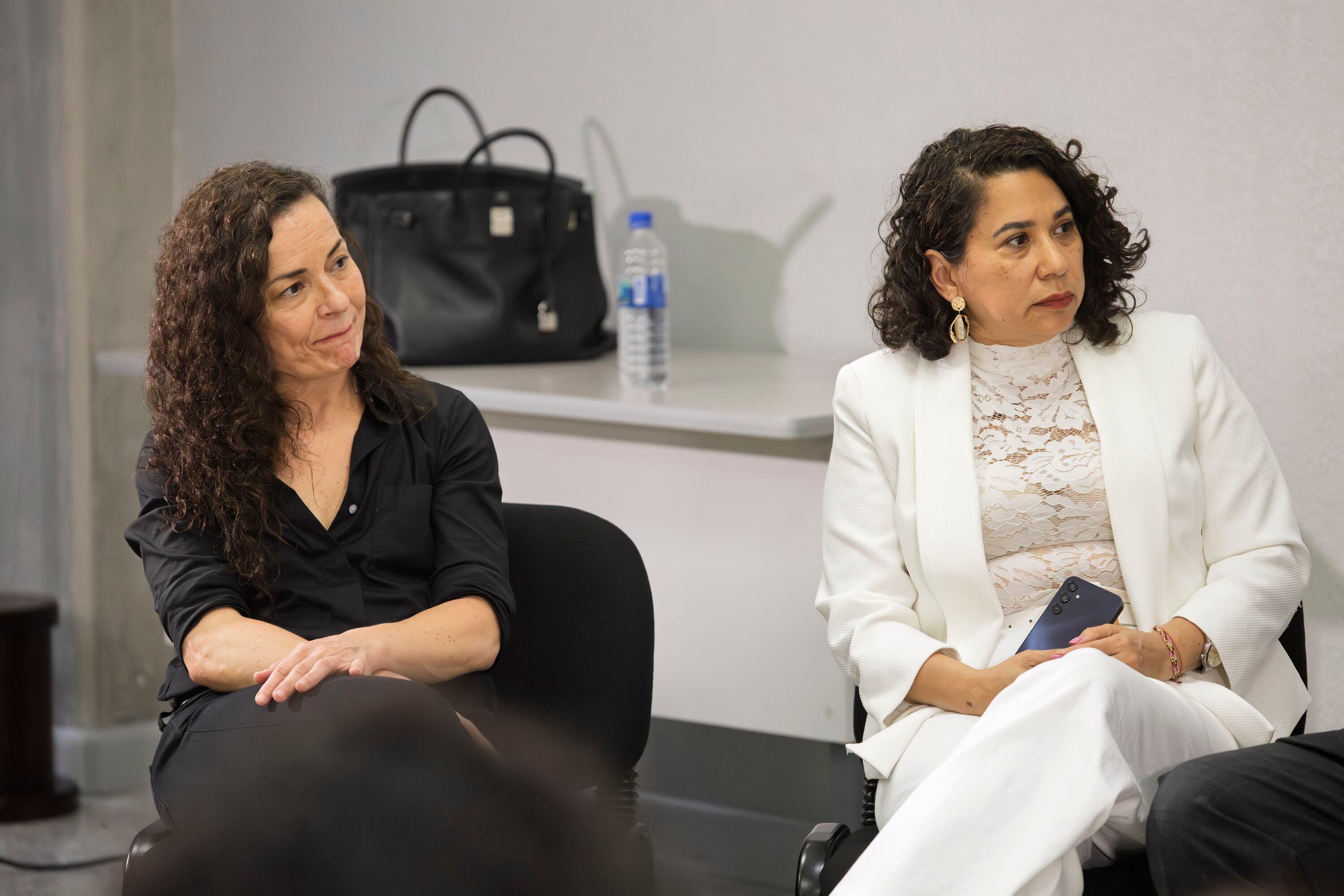 19/06/2026, San José, UCR, Facultad de Ciencias Sociales, charla y entrevista con Almudena Bernabeu, abogada internacional del caso de Roberto Sancam, en la charla también estaba la esposa de Roberto Sancam, Claudia Vargas.