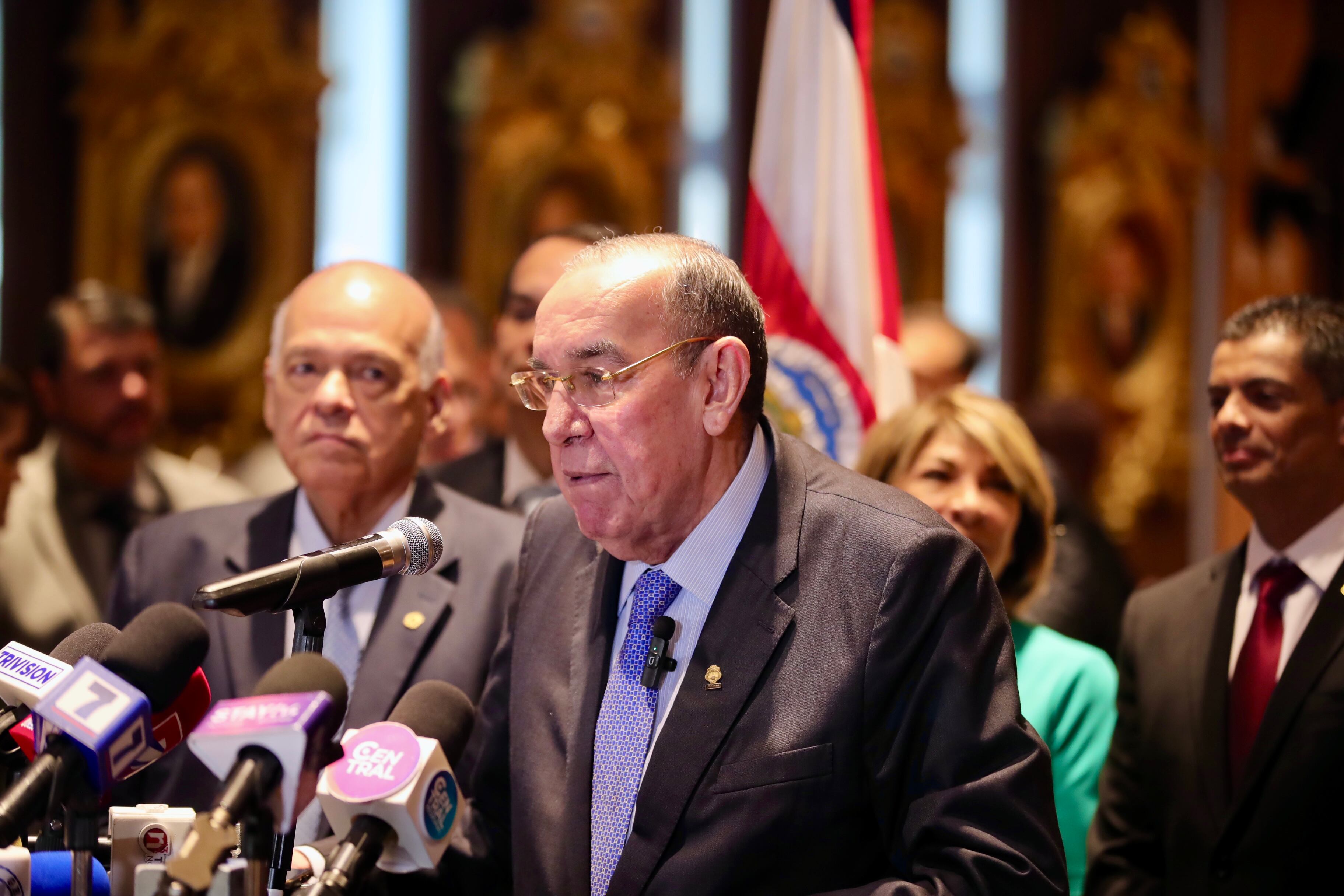 Reunión de supremos poderes para seguridad