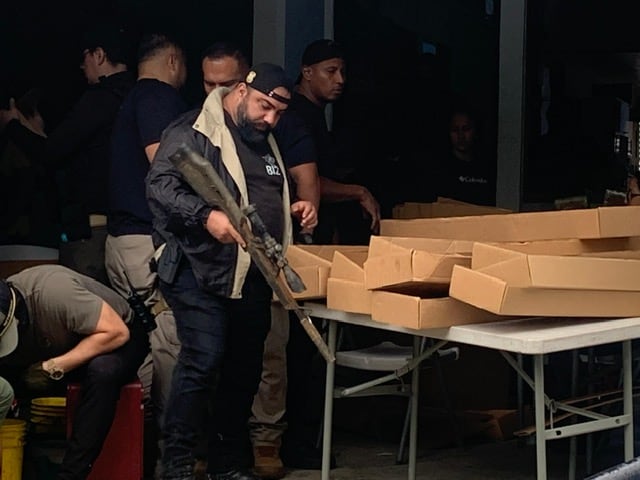 Agentes judiciales y Fiscales descubrieron enorme arsenal a cuatro casas de donde vivía Peña Russell en Atlántida de Limón.