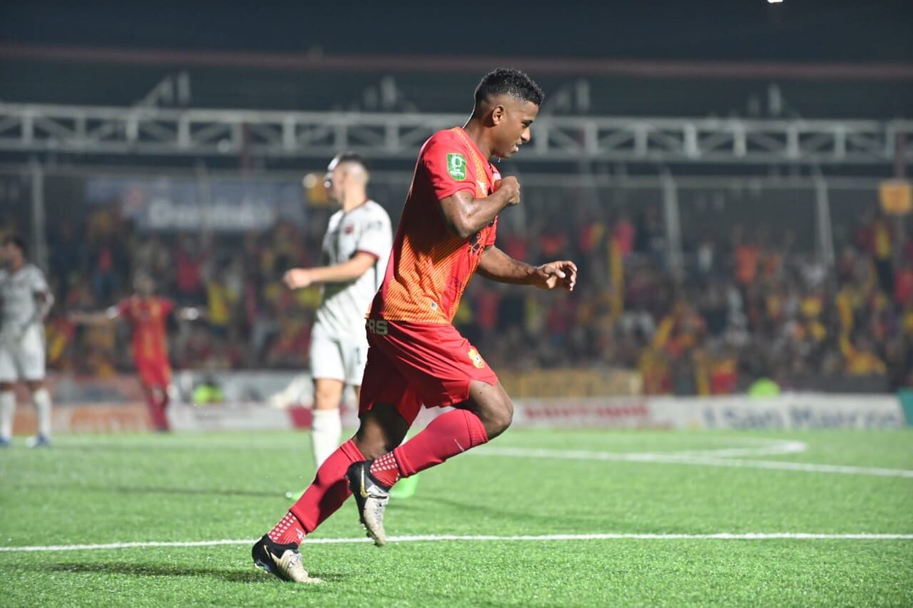 30/04/2024/ juego entre Herediano vs Alajuelense por la fecha 20 del torneo clausura de la copa Promerica/ foto Albert Marín