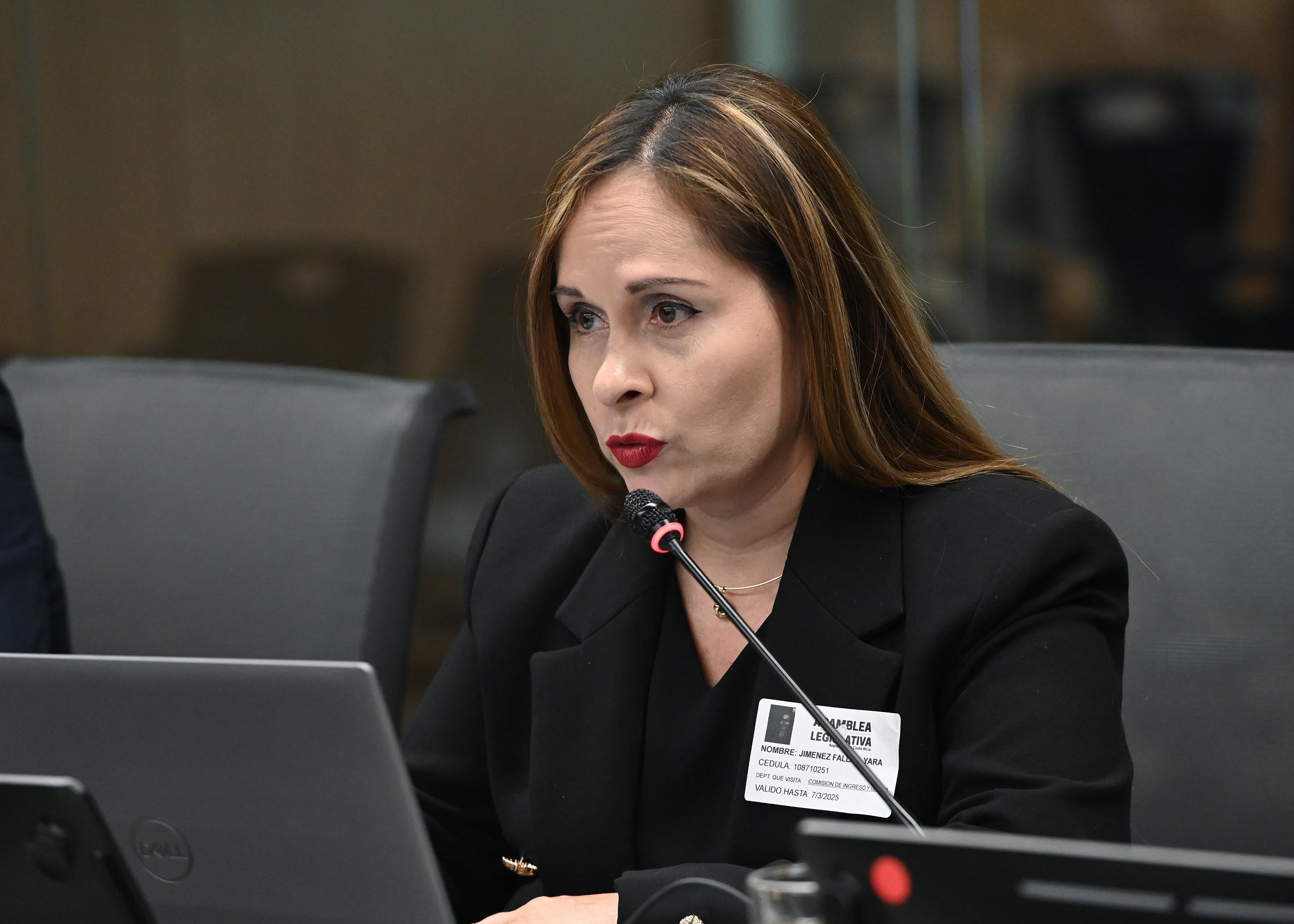03 de julio del 2025. Asamblea Legislativa. 13:00 hrs. Funcionarios del gobierno de la República comparecen ante la Comisión Legislativa de Control de Gasto Público. Yara Jiménez, secretaria del Consejo de Gobierno, Allan Moreira, ascesor de la vicepresidencia y Jeremy Moya fueron interrogados por los diputados de la comisión. En la foto: Yara Jiménez. Foto: Albert Marín.