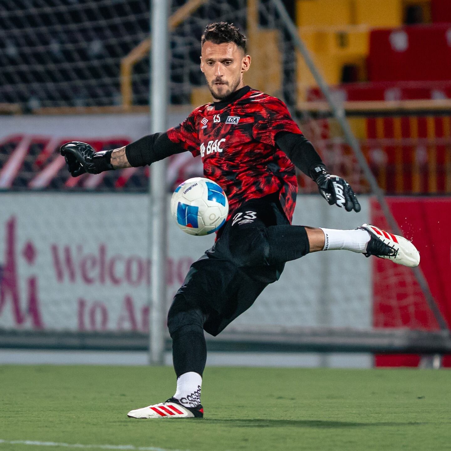 Washington Ortega dejó el marco en cero en el partido entre Liga Deportiva Alajuelense y Guadalupe.