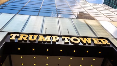 La obsesión de Donald Trump por convertir todo el país en una extensión de su marca