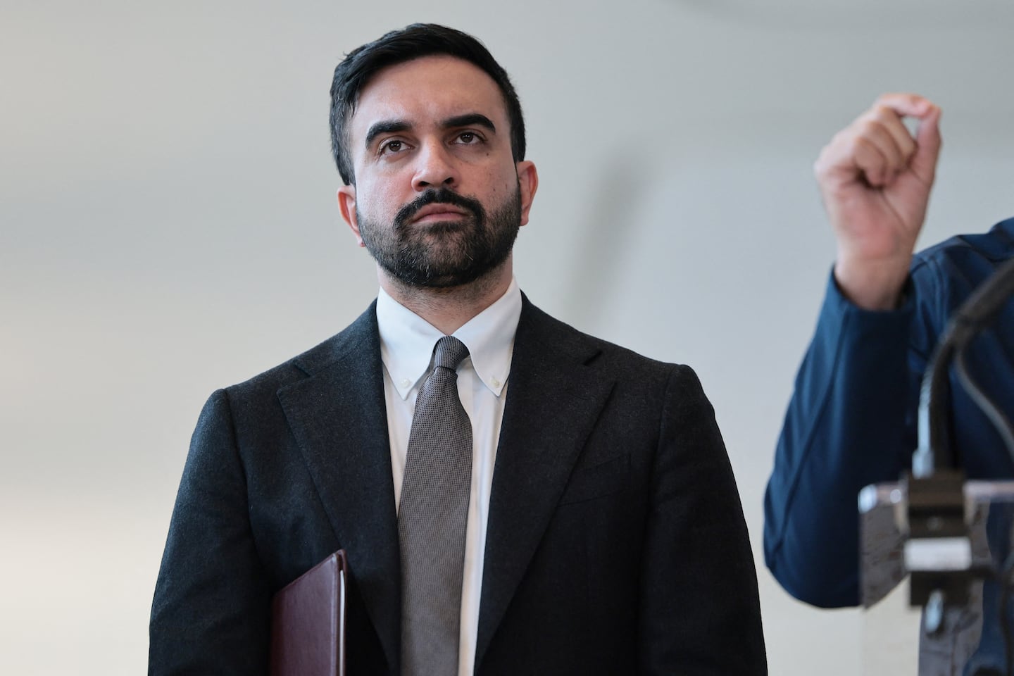 Nueva York reacciona al despliegue de ICE en aeropuertos y activa red de apoyo para migrantes