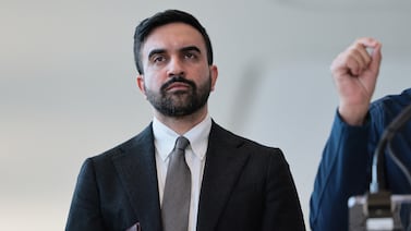 Nueva York reacciona al despliegue de ICE en aeropuertos y activa red de apoyo para migrantes