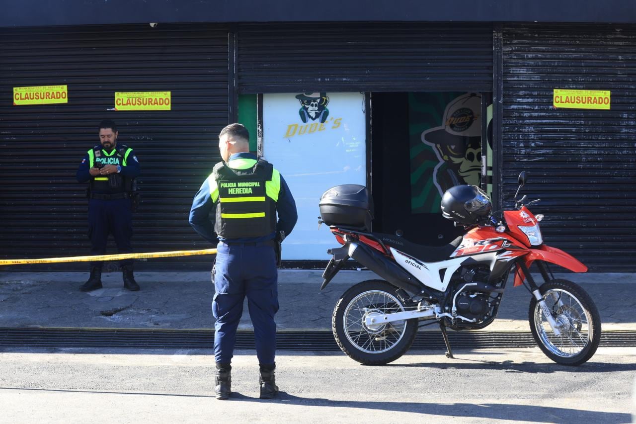 Este es el bar donde encontraron a dos primos en Heredia, a 25 metros de la UNA