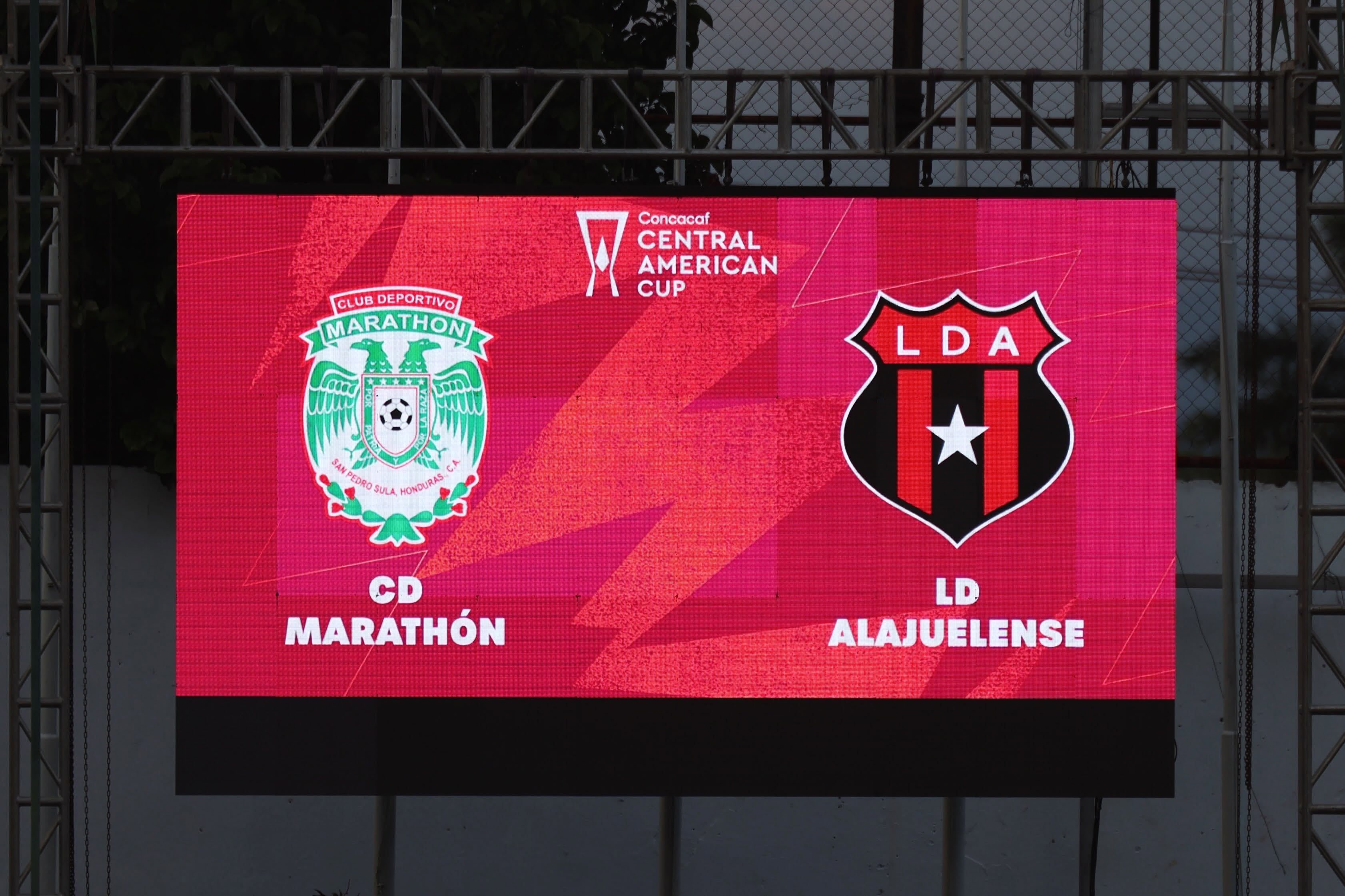 Marathón y Liga Deportiva Alajuelense ya están jugando en el Estadio Francisco Morazán, en San Pedro Sula, en la ida de los cuartos de final de la Copa Centroamericana.